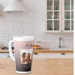 Tasse Latte Photo personnalisée meilleurs amis pour la vie noi<br><div class="desc">Un arrière - plan chic noir, brun, couleur latte de café couleur latte. Personnalisez et ajoutez votre propre photo, selfie de votre(vos) meilleur(s) ami(s) vos noms et lieu de l'événement. Le texte : Friends for Life est écrit avec un script de style moderne écrit à la main. Texte noir. Parfait...</div>