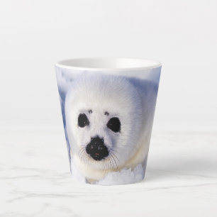 Tasse Latte Portrait d'un bébé phoque du Groenland