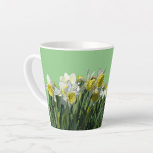 Tasse Latte Poussière de jonquilles blanche et jaune. Musique 
