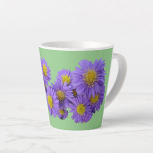 Tasse Latte Poussière Michaelmas Daisy. Musique verte en latte