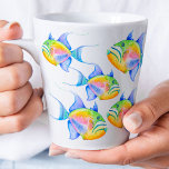 Tasse Latte Queen Triggerfish Tropical Fish Watercolor Art<br><div class="desc">Ajoutez un style tropical à votre maison avec ma tasse en latte aux couleurs de l'arc-en-ciel,  avec une réplique de ma reine d'aquarelle peinte à la main triggerfish. Aquarelle de Victoria Grigaliunas de Do Tell A Belle. Pour voir d'autres modèles,  visitez www.zazzle.com/dotellabelle idées cadeaux de Noël</div>