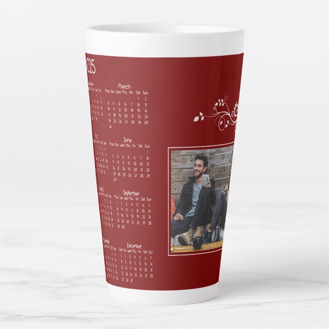 Tasse Latte Red Year 2025 Photo Calendar with Foliage  (Devant)