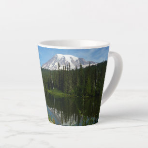 Tasse Latte Reflet du lac du mont Rainier avec des fleurs sauv