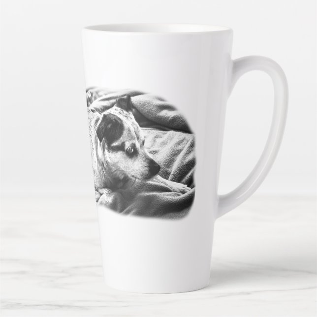 Tasse Latte Regarder Le Lit, Terrier Sur Garde (Droite)