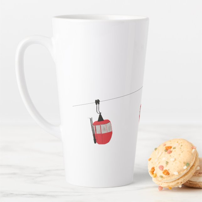 Tasse Latte Retro Red Ski Gondola Lift Personnalisé (En situation)