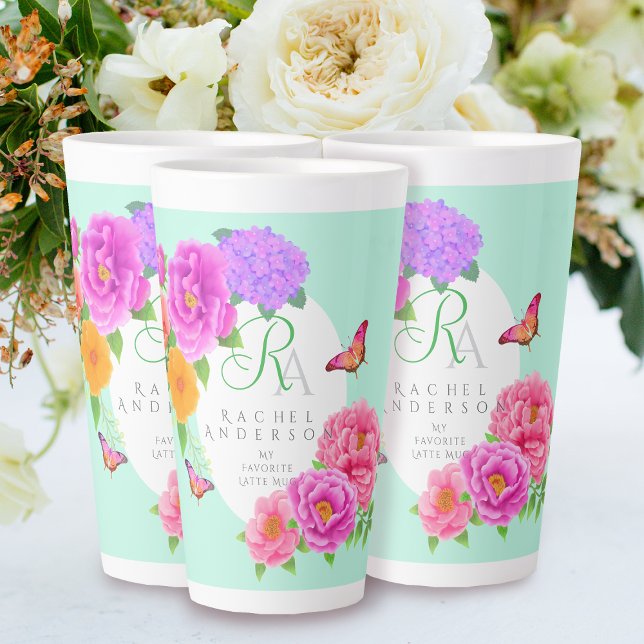 Tasse Latte Romantique Monogramme Peonies Jardin Vert (Romantic Peonies Garden Monogram Green Latte Mug.)