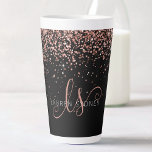 Tasse Latte Rose Gold Blush Pink Parties scintillant Glam Nom<br><div class="desc">Glam Rose Parties scintillant or Élégant Monogramme Latte Mug. Personnalisez facilement ce design chic et branché en latte avec une élégante parties scintillant brillante en or rose sur un arrière - plan noir. Le design comprend votre monogramme manuscrit avec de jolis tourbillons et votre nom.</div>