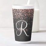 Tasse Latte Rose personnalisé Parties scintillant or noir Étin<br><div class="desc">Personnalisez facilement ce design élégant de tasse en latte avec une jolie parties scintillant brillante en or rose sur un arrière - plan métallique brossé noir.</div>