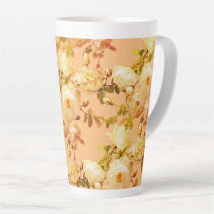 Tasse Latte Roses blanches romantiques sur arrière - plan oran