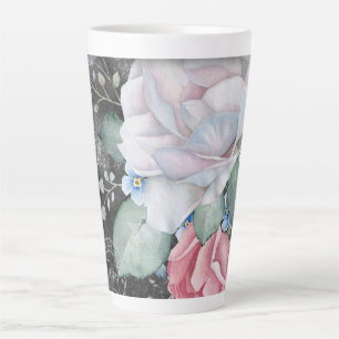 Tasse Latte Roses sur tableau noir à la craie et aquarelle