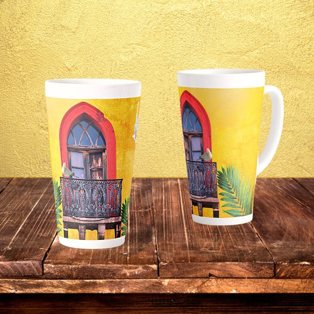 Tasse Latte Rouge sur jaune San Miguel Allende Juliet Balcony (Créateur téléchargé)