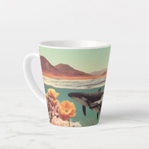 Tasse Latte Scène océanique surréaliste avec baleines et corai