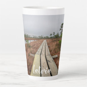 Tasse Latte Sentier de randonnée dans le marécage