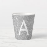 Tasse Latte Silver Sparkle Glitter Monogram Name & Initial<br><div class="desc">Parties scintillant étincelante en argent de luxe Girly Chic Monogramme Nom et latte initial café ou tasse de thé. La tasse monogrammée fait la Fête des mariées parfaite, Bachelorette Party, Sweet 16 Anniversaire ou cadeau de Noël pour quelqu'un qui aime l'or rose.</div>
