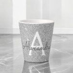 Tasse Latte Silver Sparkle Glitter Monogram Name & Initial<br><div class="desc">Parties scintillant étincelante en argent de luxe Girly Chic Monogramme Nom et latte initial café ou tasse de thé. La tasse monogrammée fait la Fête des mariées parfaite,  Bachelorette Party,  Sweet 16 Anniversaire ou cadeau de Noël pour quelqu'un qui aime l'or rose.</div>