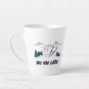 Tasse Latte Ski Vous Plus Tard Station De Ski Scène D'Hiver