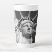 Statue noire et blanche de la Liberté