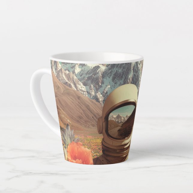 Tasse Latte Surreal Astronaut In Flower Field (Angle gauche)
