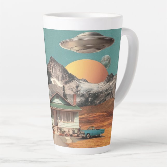 Tasse Latte Surreal UFO Over Rustic House (Angle droit)