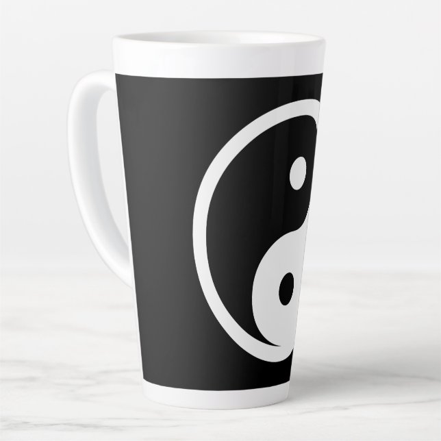 Tasse Latte Symbole Yin Yang - tatouage solide design 2 (Angle gauche)