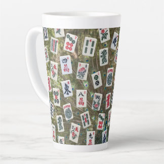 Tasse Latte Symboles de mahjong sur fond de plumage de paon