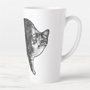 Tasse Latte Tabby sous la lueur de la neige