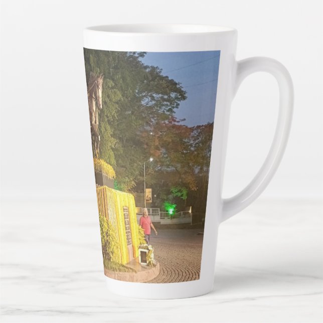 Tasse Latte Très beau design sur (Droite)