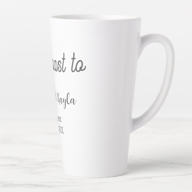 Tasse Latte Trinquons à nom de fête de fiançailles date élégan (Droite)