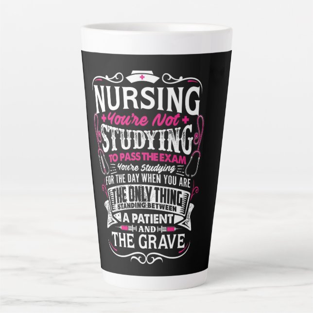 Tasse Latte Typographie des citations de soins infirmiers (Devant)