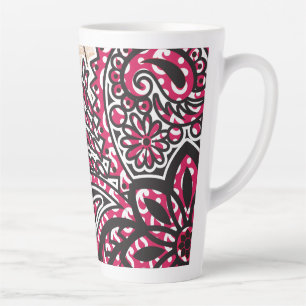 Tasse Latte Un design cachemire décoratif avec rouge vif et ép