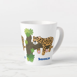 Tasse Latte Un mignon léopard dormant dans un arbre dessin ani