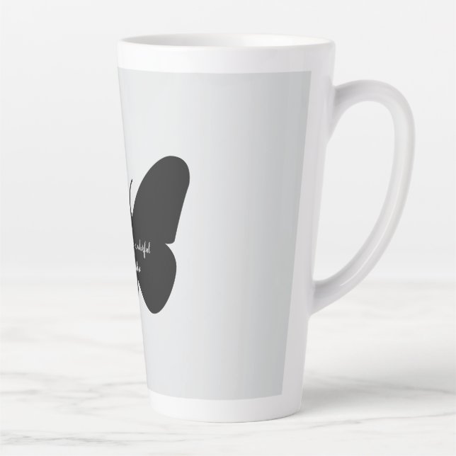 Tasse Latte Une citation simple dans un simple papillon (Droite)
