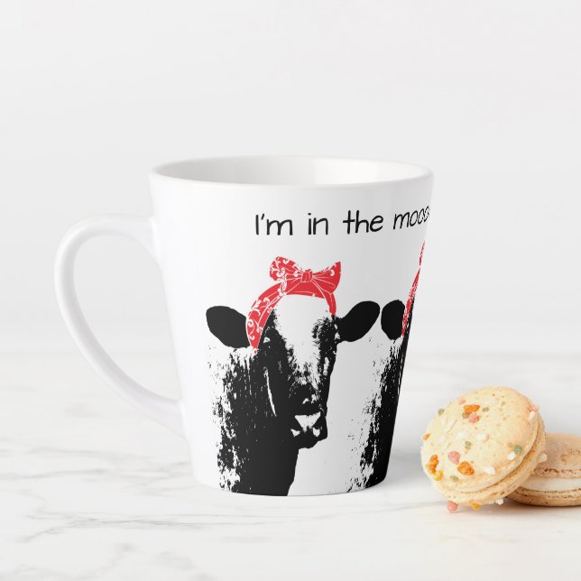 Tasse Latte Une vache folle portant une banane rouge (En situation)