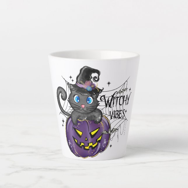 Tasse Latte Vibes de cuisine - Chat noir sur Jack-O-Lantern vi (Devant)