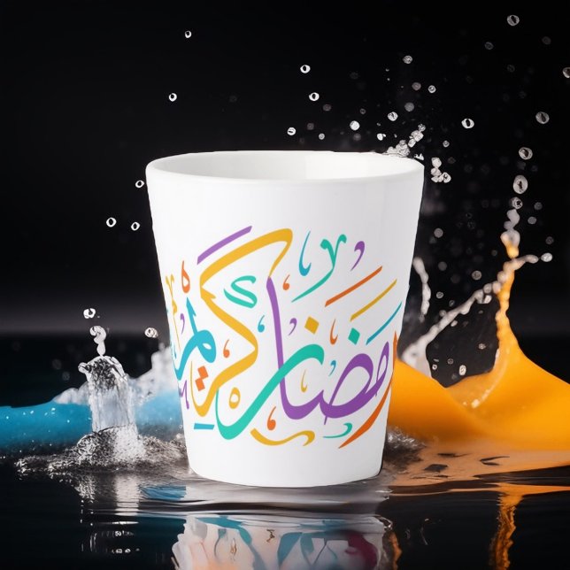 Tasse Latte Vibrant Ramadan Kareem arabe calligraphie islamiqu (Créateur téléchargé)