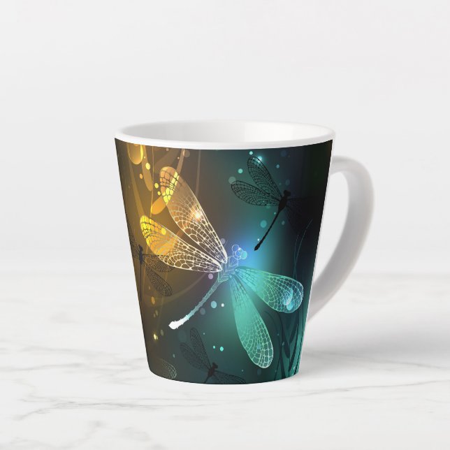 Tasse Latte Vol de libellule verte lumineuse (Angle droit)