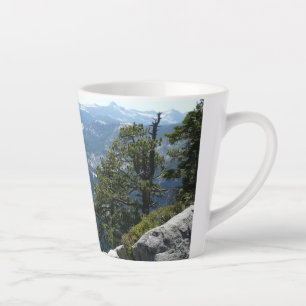 Tasse Latte Vue de Yosemite Mountain dans le parc national de