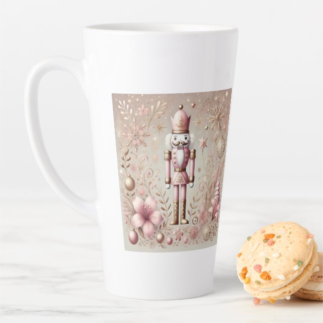 Tasse Latte Whimsical Elegant Pink and Gold Pastel Nutcracker  (En situation)
