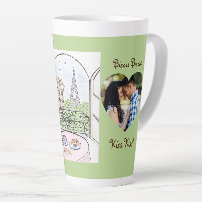 Tasse Latte Whimsical Paris Eiffel Tower Bisou Kiss PHOTO (Angle droit)