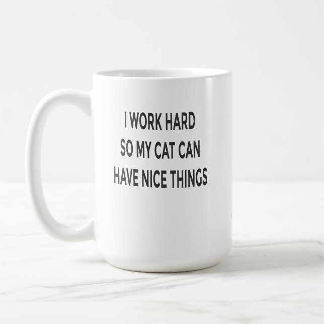 Tasse Maman Chat Drôle – Je Travaille Dur Pour Que (Gauche)
