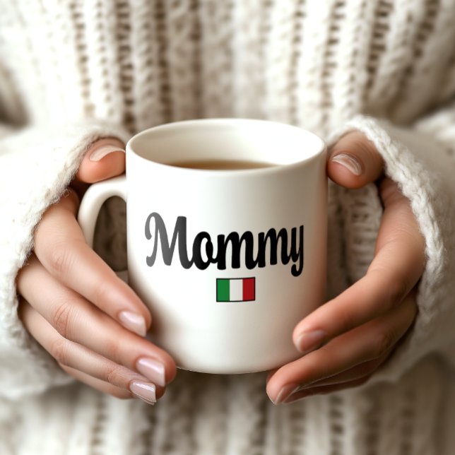 Tasse Maman Drapeau Italien (Woman's Hands Holding a white mug that says Mommy with an Italian flag icon. Baby shower gift.)