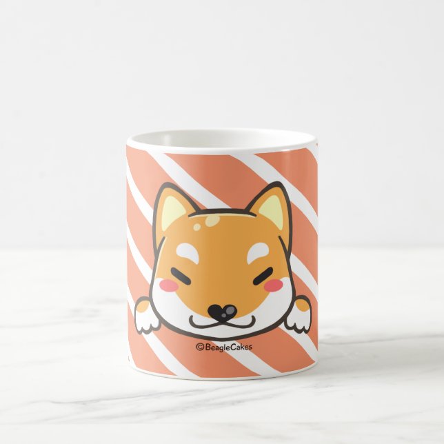 Tasse mignonne de blanc de Shiba Inu (Centre)