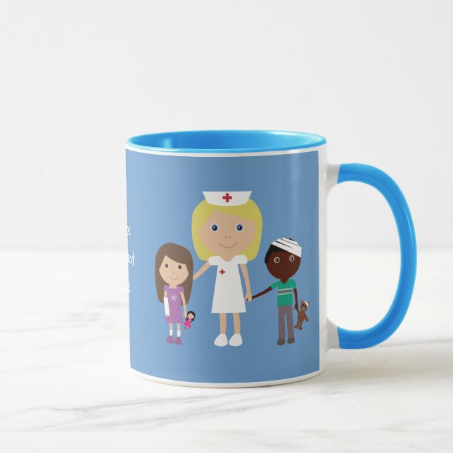 Tasse mignonne d'infirmière de bande dessinée et (Droite)