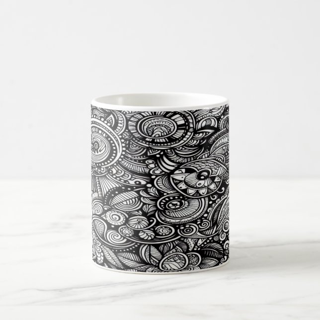 Tasse Monochrome Doodle – Un Monde Dessiné à la Ma (Centre)