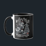 Tasse Mug de Noël Père Noël Rétro Rock<br><div class="desc">Père Noël Rétro Rock Rendez vos matinées encore plus magiques (et un peu rebelles !) avec ce mug de Noël au design Père Noël rétro en pleine session de guitare rock. Parfait pour le café, le thé ou le chocolat chaud, ce mug apporte une vibe festive et vintage à chaque...</div>