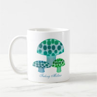 Tasse mûre se sentante de champignon