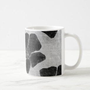 Tasse noire de motif de fleur