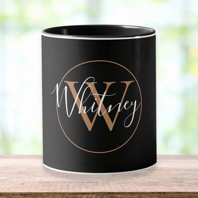Tasse noire élégante avec nom en écriture monogram (Créateur téléchargé)