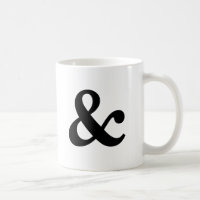Tasse noire et blanche d'esperluète