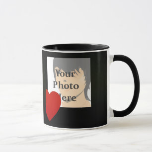 Tasse noire et rouge de cadre de photo de coeur